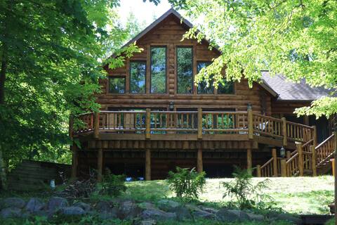 *Beautiful Log Cabin with Sauna*