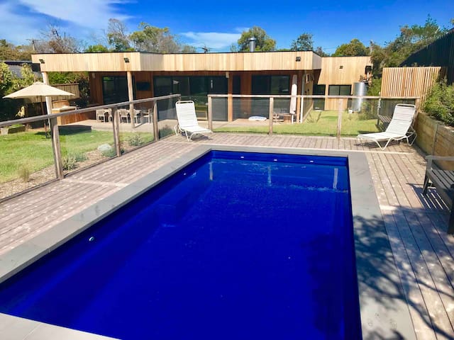 Walk 2 beach &seaside Blairgowrie shopping village