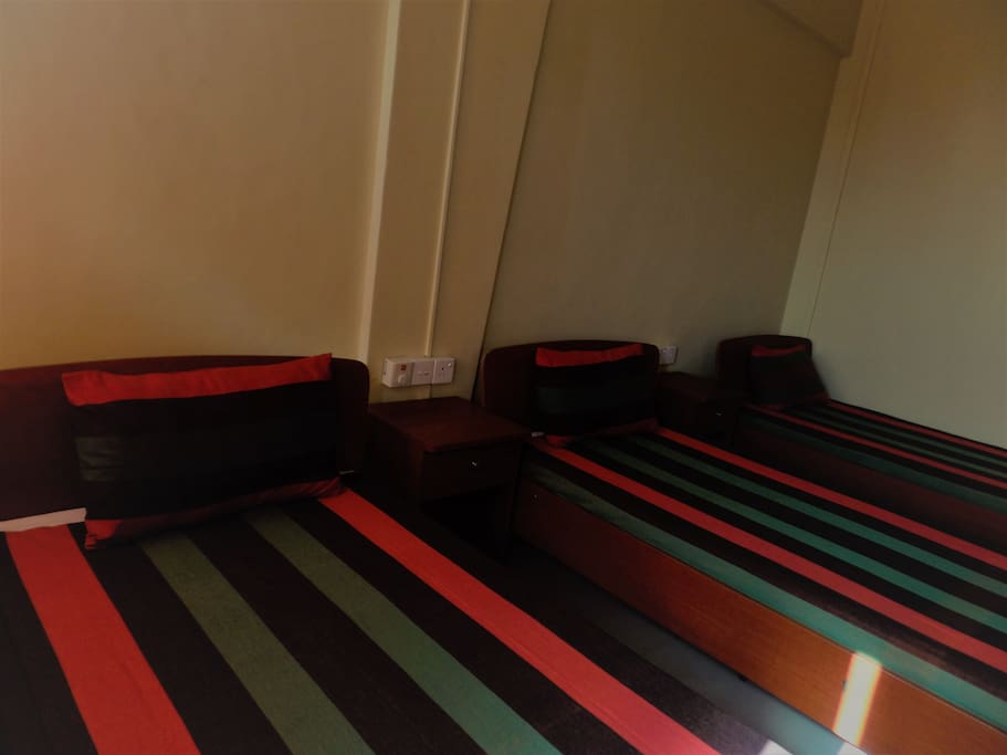 Comfortable 3 beds room