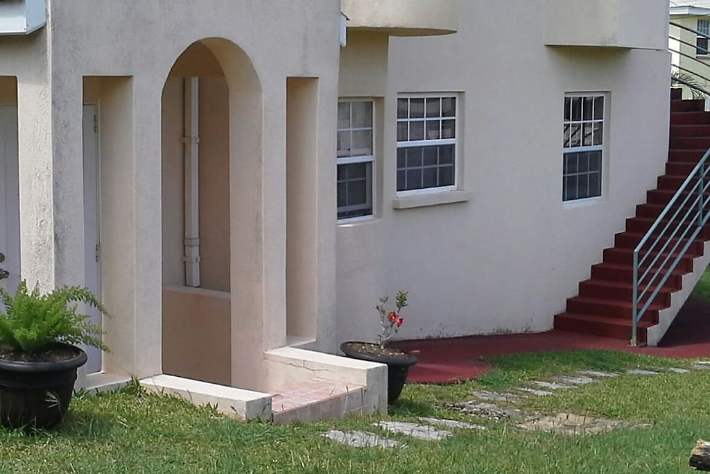 Apt entrance