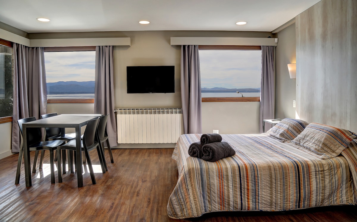 Popular Airbnb listing: Incredible lake view, apartment for 2 people in San Carlos De Bariloche