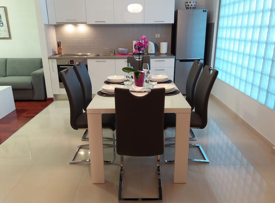 Dining room/ Kitchen