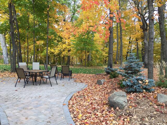 Maple House – Spacious 6 BR home for gatherings gallery image 4