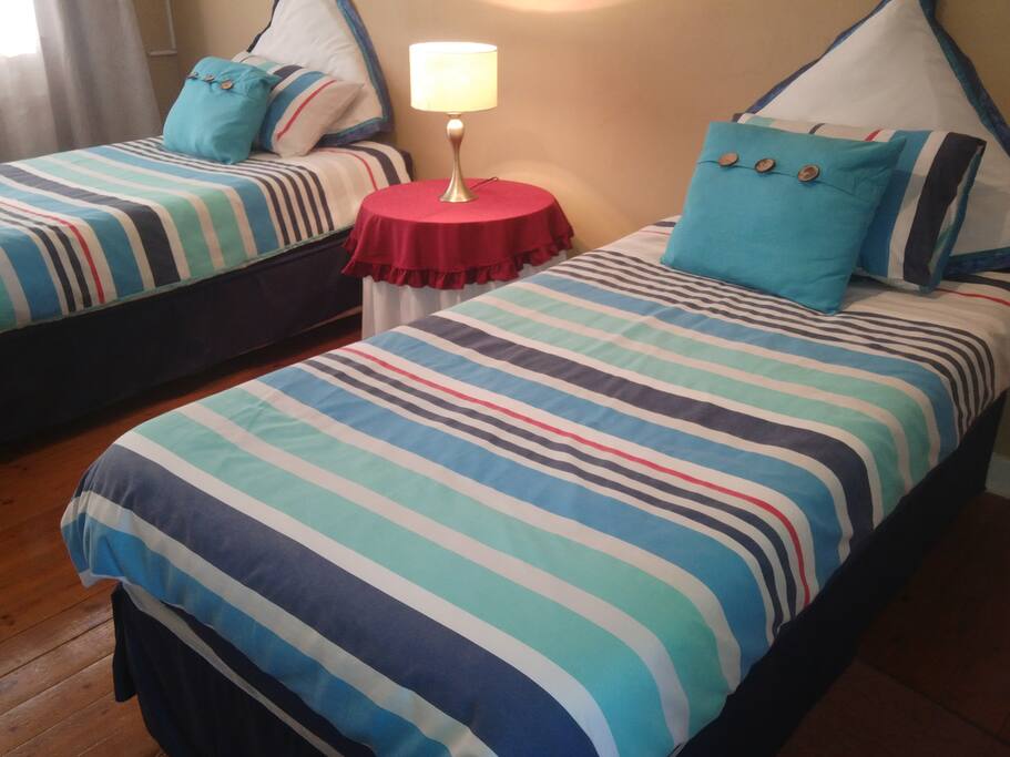 TWIN BEDROOM