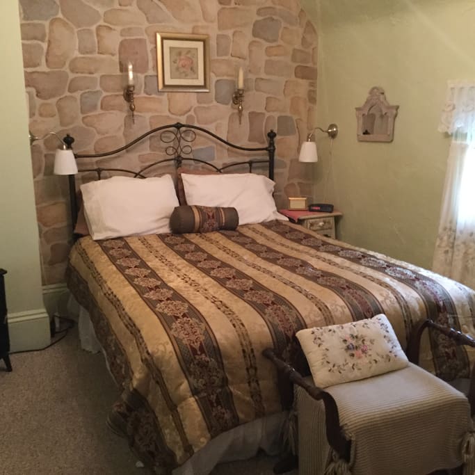 Gardner Cottage- Queen size bed smaller room with its own bath. Weekdays $95/Weekends $105 per night