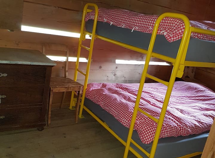 Втора стая „Schlaf Gade“ - дървено легло за 2 - ма възрастни и 2 деца