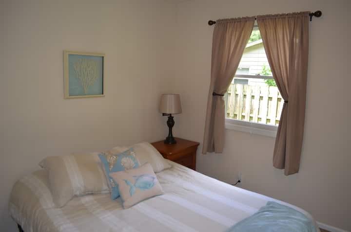 Chumba cha kulala 2: Kitanda aina ya Queen na Godoro la Povu la Kumbukumbu