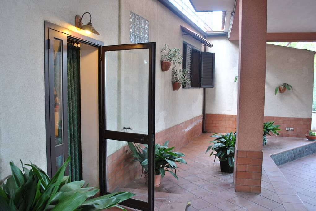 Dependance entrance