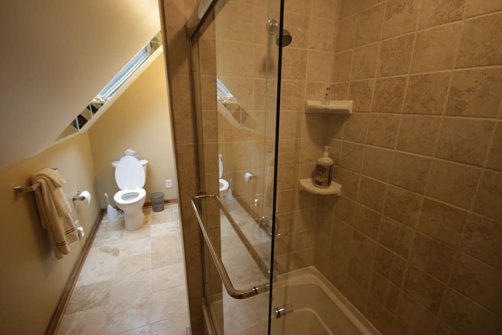 Beautiful Full Bathroom