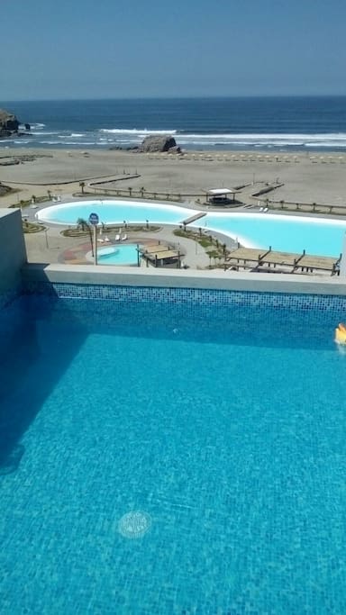 Choose your own refreshing pool or the Club´s sea wáter one or fresh wáter for children