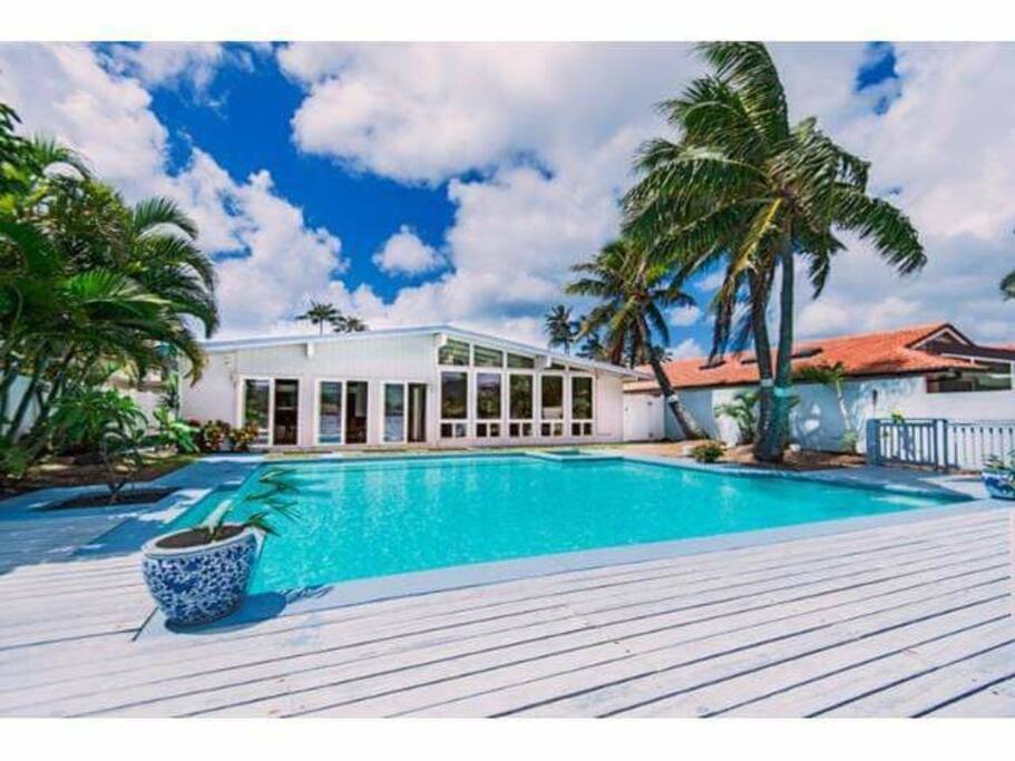 Big pool accessible and any hour. No life guard on duty so please be alert and careful at all times. Supervision is needed at all times. Have some fun in the sun!