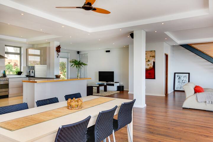 Llandudno Townhouse with sea and mountain views gallery image 5