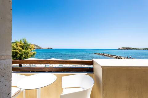 Villa Nayana - seashore retreat with room service