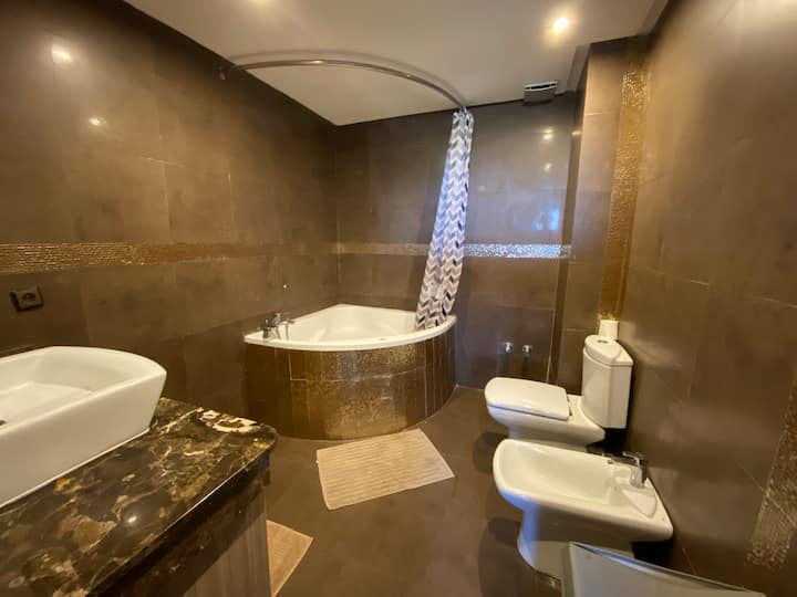 El baño de la suite principal.