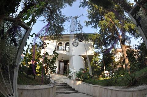 4 Bedroom House, En-suites, Pool and Roof Terrace