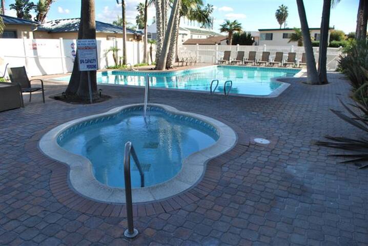 Awesome Pacific Beach Oceanfront 2 BR! – 603 gallery image 5