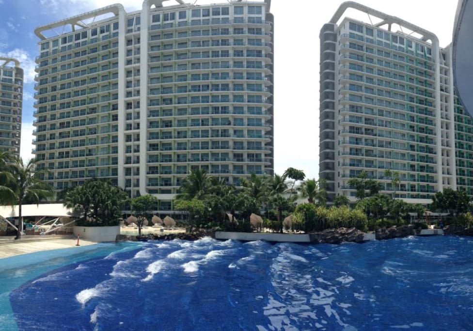Azure Wave Pool