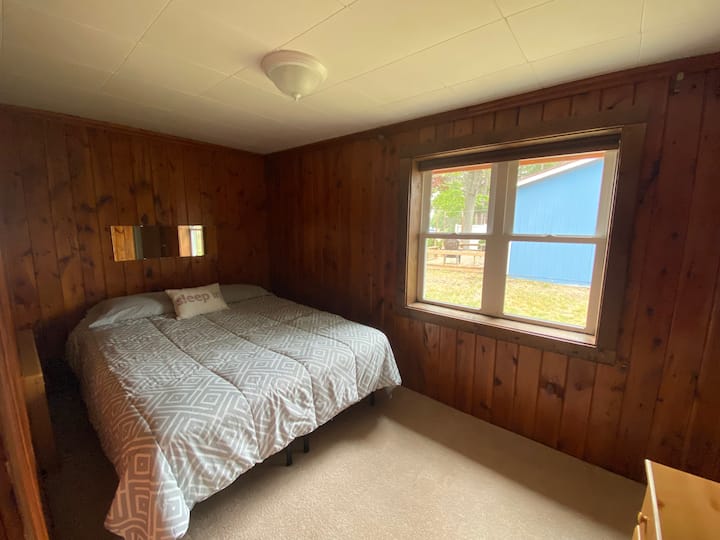 The 2nd bedroom. It is a Queen bed. Please bring your own pillows, bedding and blankets, they are not included.