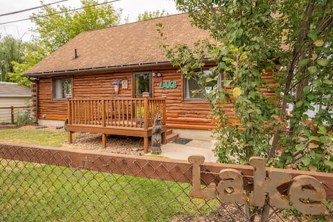 Log Shores Hideaway in the heart of Twin Cities