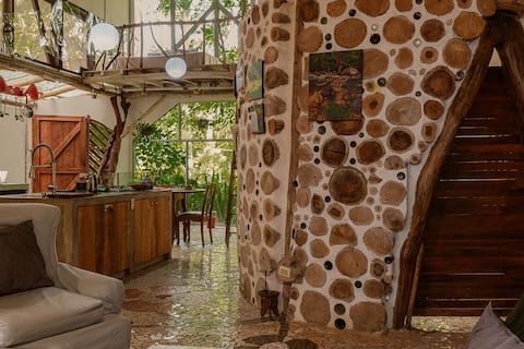 Romantic Earthship Retreat|Hot Tub & Forest Views