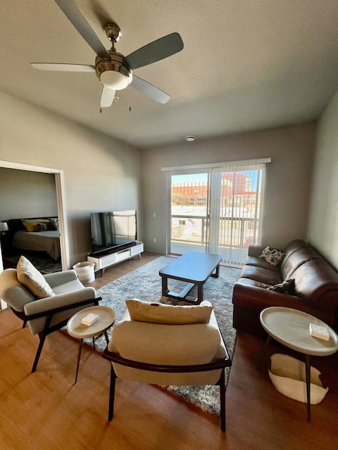 Top Airbnb: Luxury Downtown Retreat in Colorado Springs