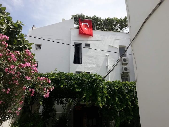 Bodrum Merkezde 3 Kisilik Oda - Bodrum