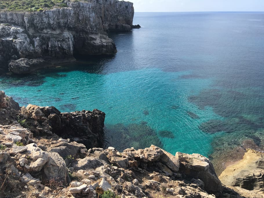 Bajada directa desde el jardín a la cala s'olivarda de debajo de casa