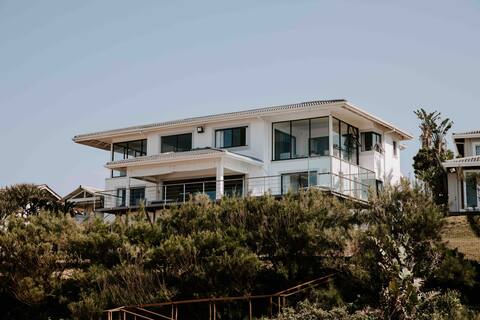 **Stunning Beach House on Salt Rock beach**