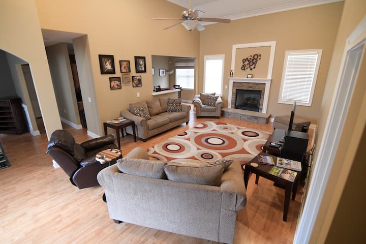 Close To Downtown Asheville Pet Friendly Home - Asheville, NC