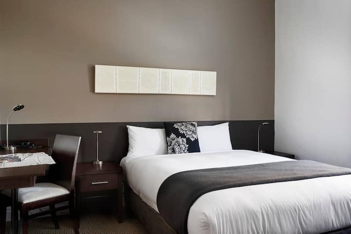 Stylish Queen rooms with en suite