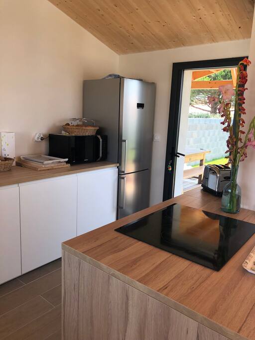 Cuisine américaine ouverte sur le salon