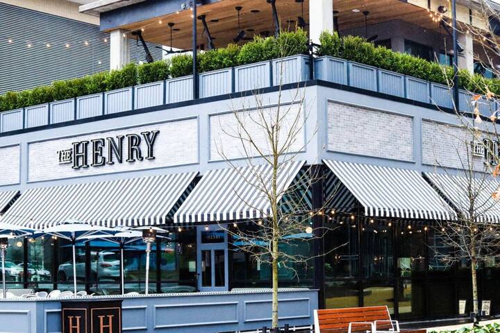 Uptown Luxurious Home gallery image 4