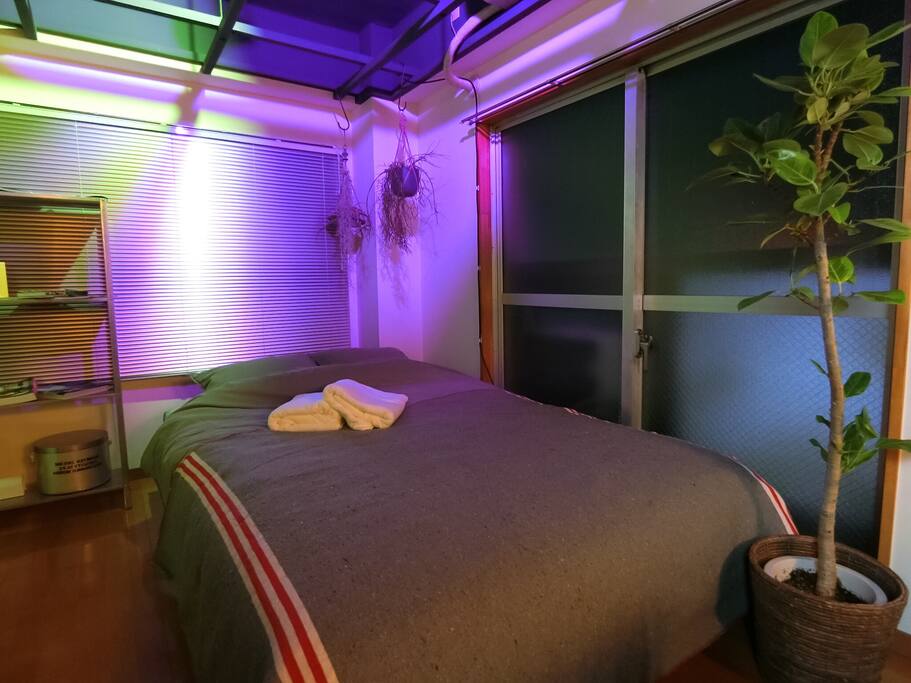 Change the color of light romantically at night.