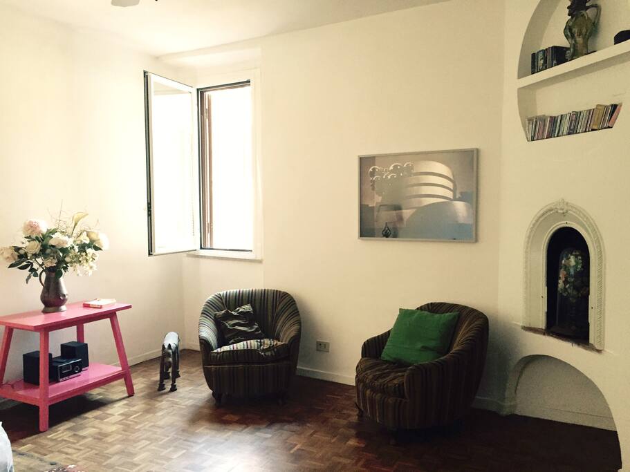 living room looks out to Piazza Largo dei Librari