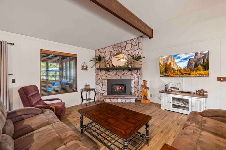 Groveland Getaway
3 Bedroom 2bath Near Swim Beach - Pine Mountain Lake, CA