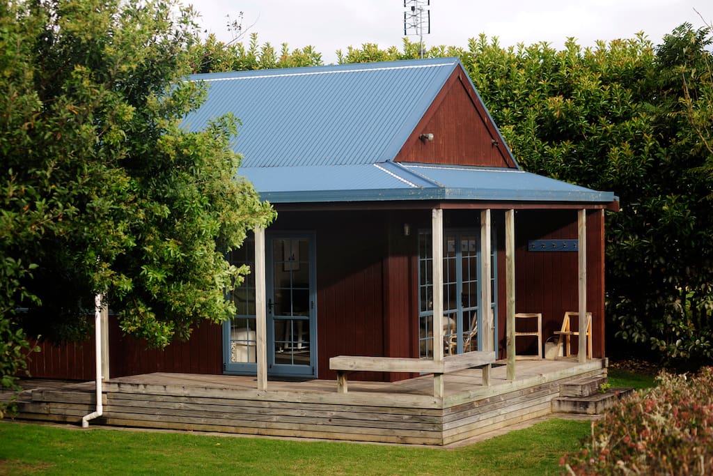 Cottage setting in spacious garden
