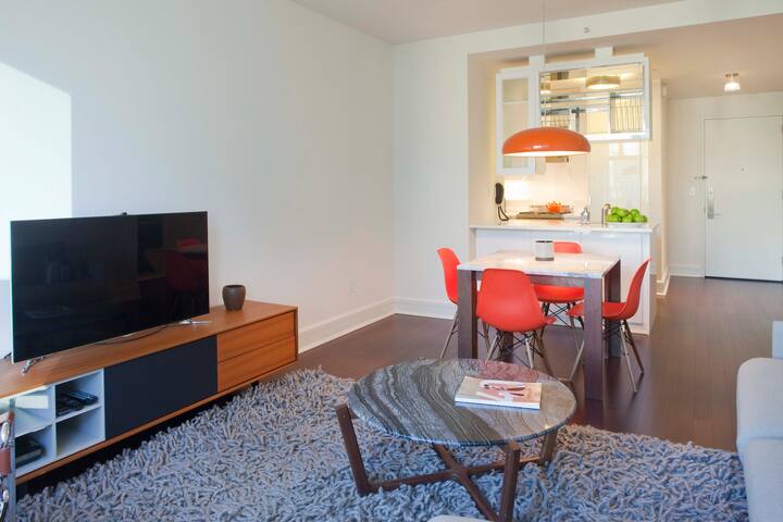 Cityscape Views at Lux 1 Bed/1 Bath in Lincoln Sq. gallery image 2