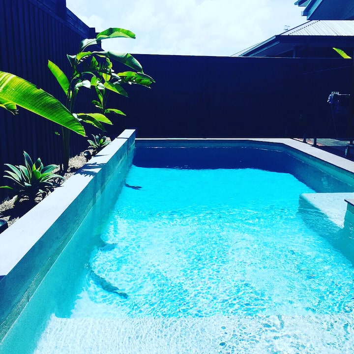 Peregian Beach Modern Family Home. - 누사 셔