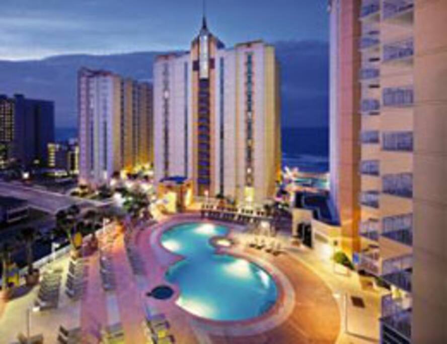 WYNDHAM OCEAN BOULEVARD RESORT AT NIGHT