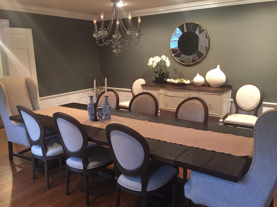 Dining Room - Perfect for Entertaining Large Families/Groups