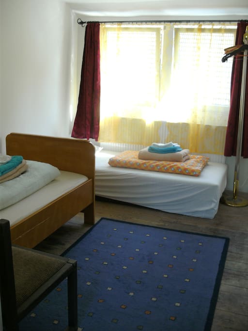 Zimmer Mitte: 2 Einzelbetten