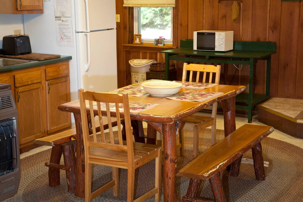 FullKitchen ,No Keureig or laundry