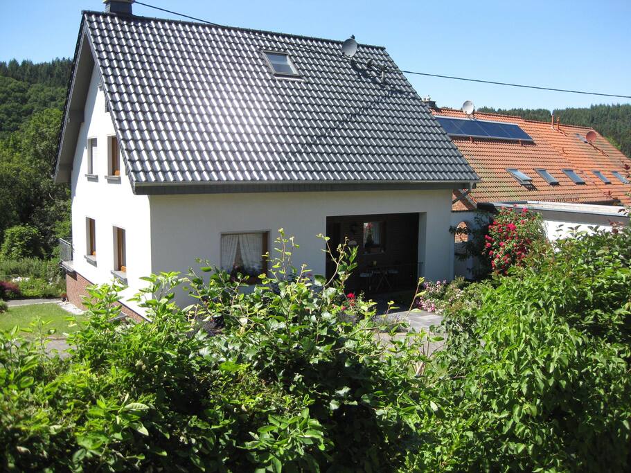 Haus von der Straße aus