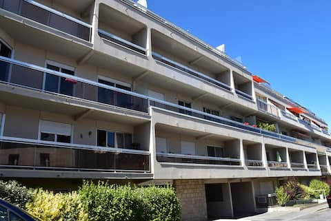 Top Airbnb: Renovated 2-room apartment with large balcony in the city center in Dinard
