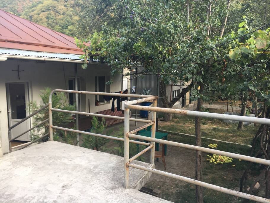 Quiet little yard
