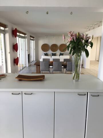 Breathtaking view villa in safe Bantry Bay gallery image 2