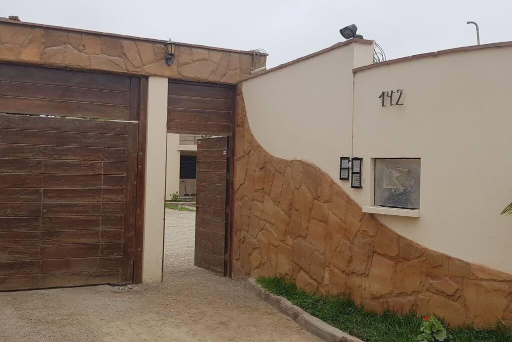 Puerta de Ingreso / Main Entrance