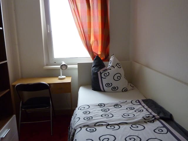 private room with singlebed next to Uni-Hospital