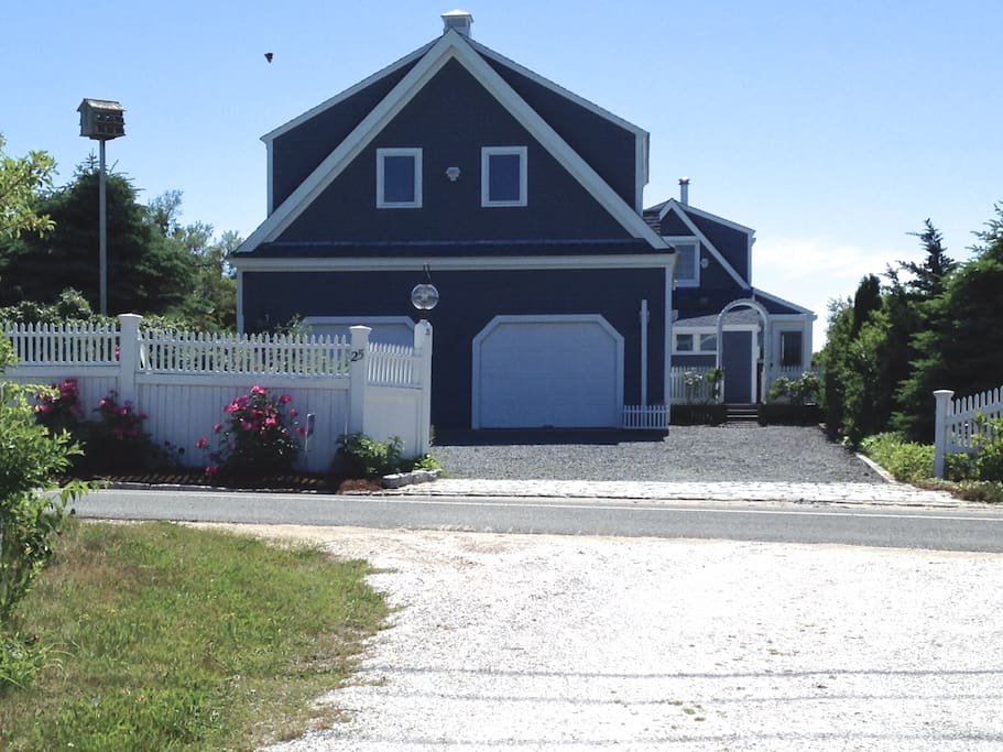 Spacious 6 bedroom home on Bay View Road.