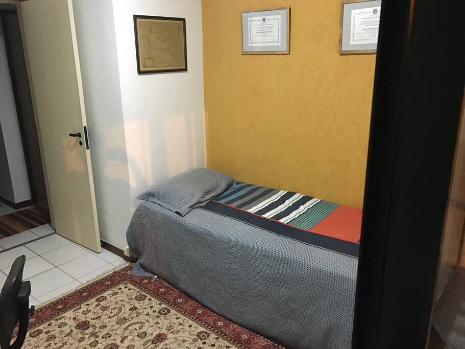 Bicama, sendo a cama de baixo mais desconfortável!